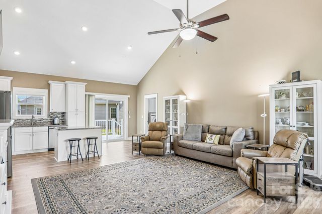 464 Riverwind Drive, Hendersonville, NC 28739