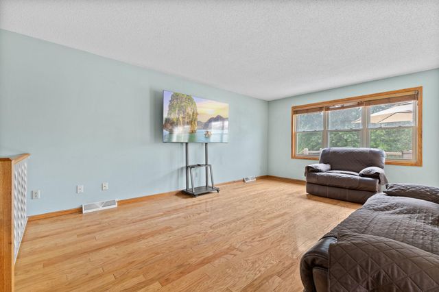 20075 Uplander Street NW, Oak Grove, MN 55011