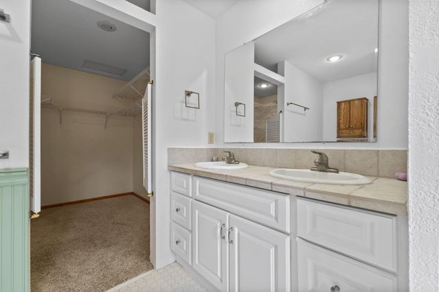 20075 Uplander Street NW, Oak Grove, MN 55011