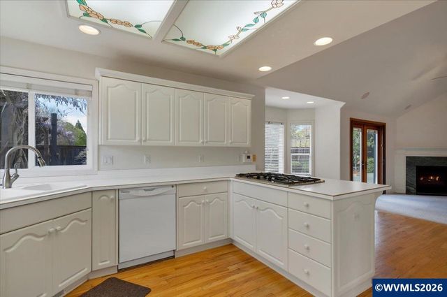 1764 Whitney Dr NW, Salem, OR 97304