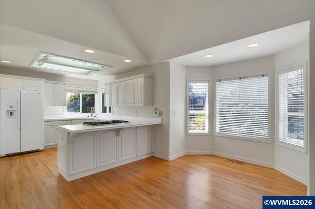 1764 Whitney Dr NW, Salem, OR 97304