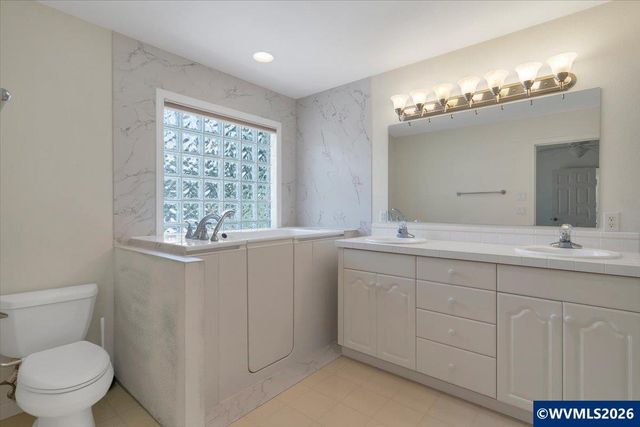 1764 Whitney Dr NW, Salem, OR 97304