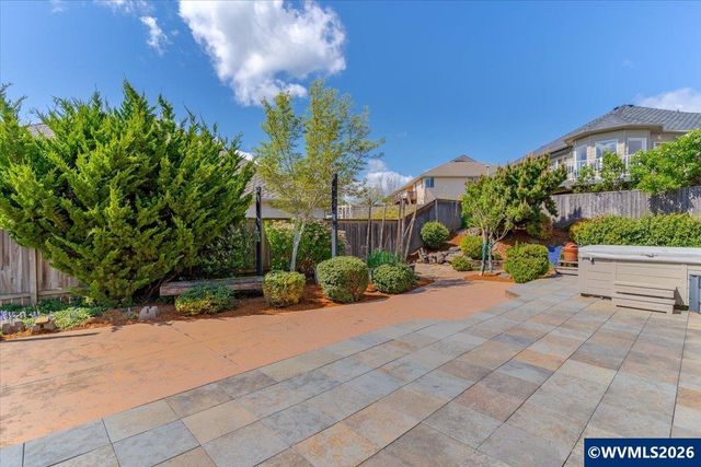 1764 Whitney Dr NW, Salem, OR 97304