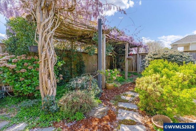 1764 Whitney Dr NW, Salem, OR 97304