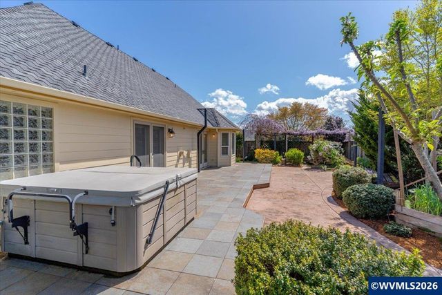 1764 Whitney Dr NW, Salem, OR 97304