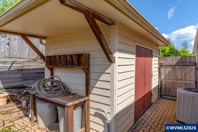 1764 Whitney Dr NW, Salem, OR 97304