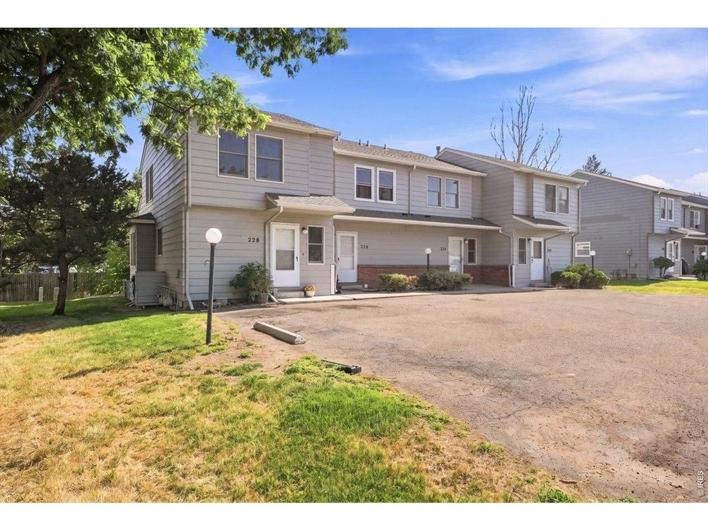 228 E 42nd St, Loveland, CO 80538