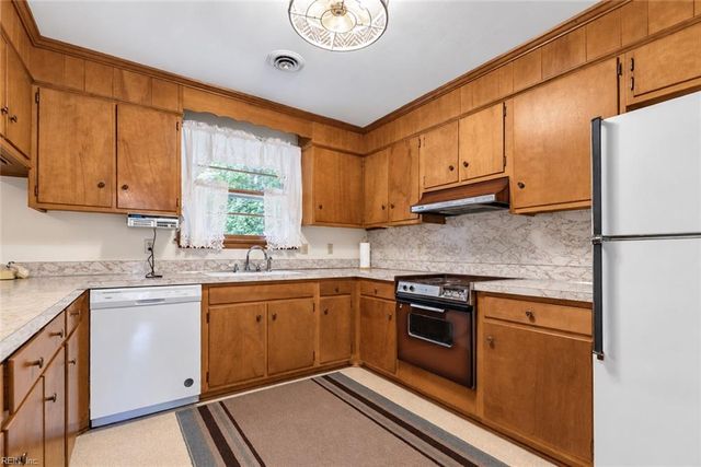 136 Princess Margaret DR, Newport News, VA 23602