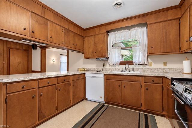 136 Princess Margaret DR, Newport News, VA 23602