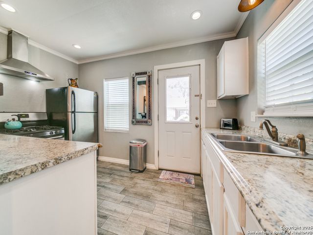 1402 WYOMING ST, San Antonio, TX 78203