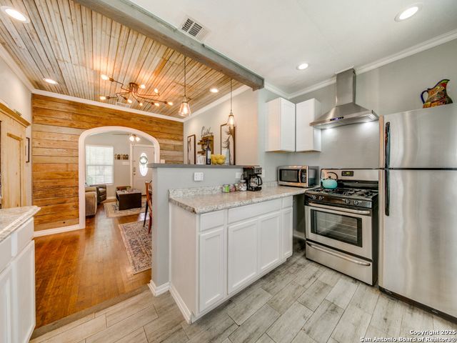 1402 WYOMING ST, San Antonio, TX 78203