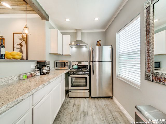 1402 WYOMING ST, San Antonio, TX 78203