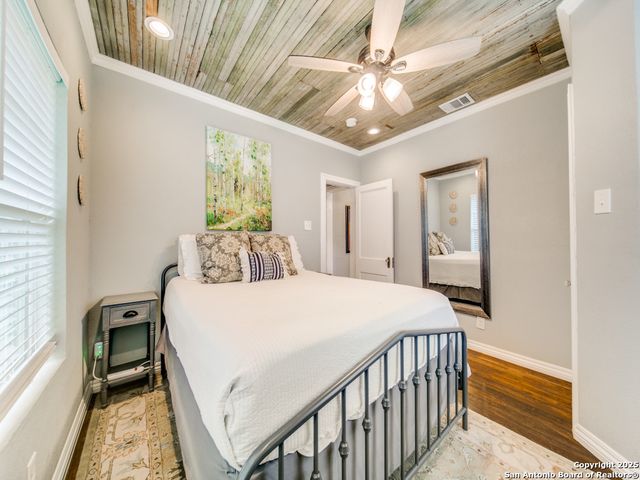 1402 WYOMING ST, San Antonio, TX 78203