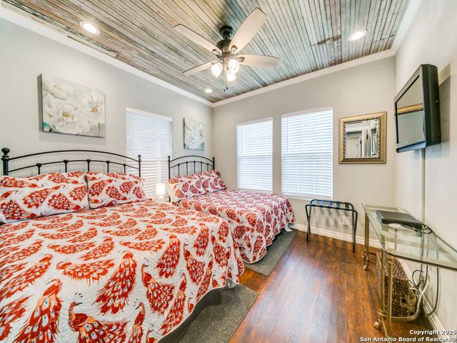 1402 WYOMING ST, San Antonio, TX 78203