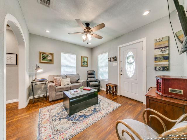 1402 WYOMING ST, San Antonio, TX 78203