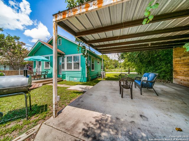1402 WYOMING ST, San Antonio, TX 78203