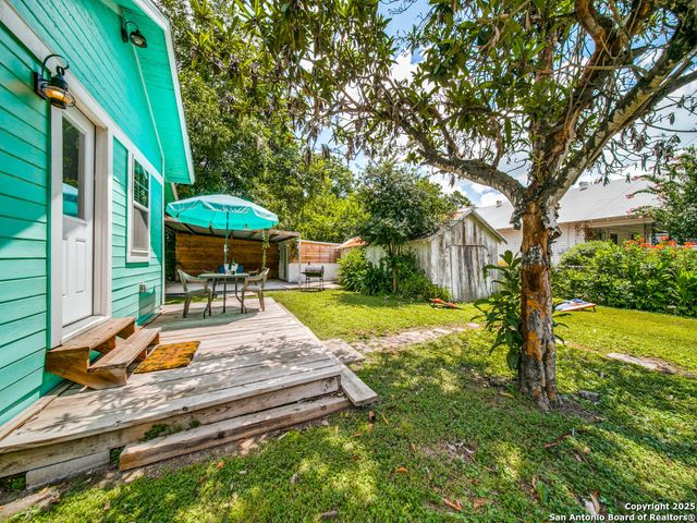 1402 WYOMING ST, San Antonio, TX 78203