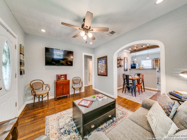 1402 WYOMING ST, San Antonio, TX 78203