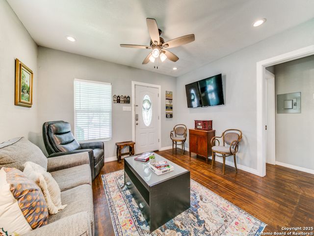 1402 WYOMING ST, San Antonio, TX 78203