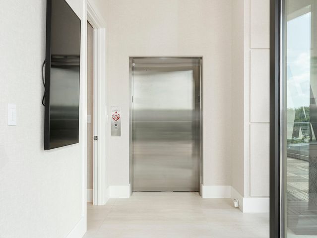 10 Illinois Street 5A, St. Charles, IL 60174