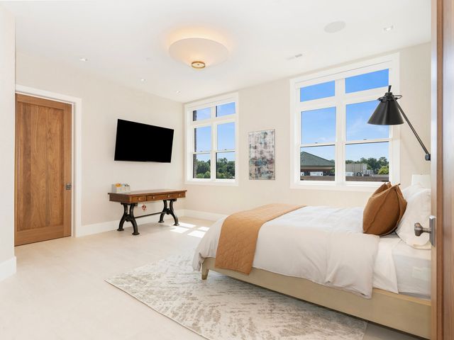 10 Illinois Street 5A, St. Charles, IL 60174