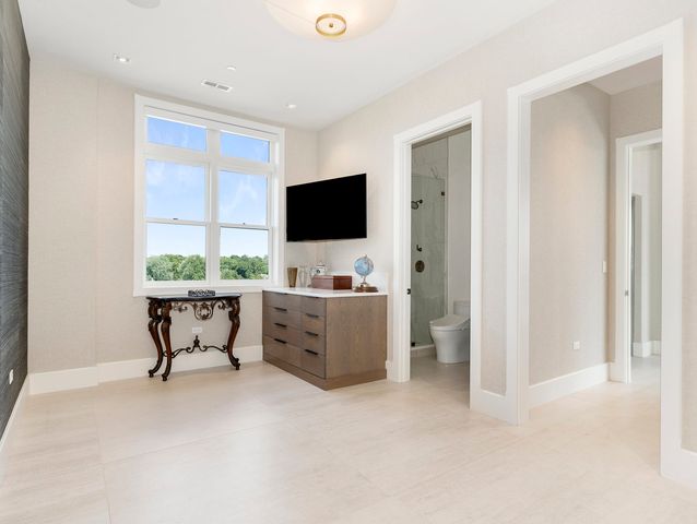 10 Illinois Street 5A, St. Charles, IL 60174