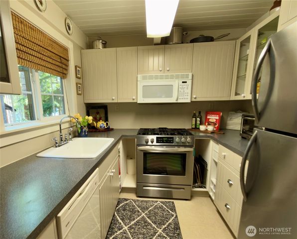 111 N Mount Church Drive, Hoodsport, WA 98548