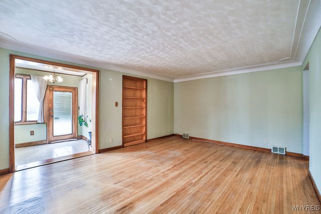 32 Lorraine Avenue, Buffalo, NY 14220