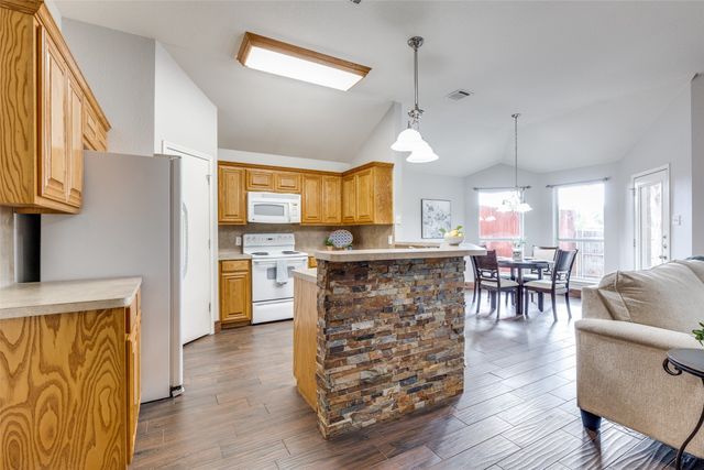 661 Mistymoor Lane, Fort Worth, TX 76052