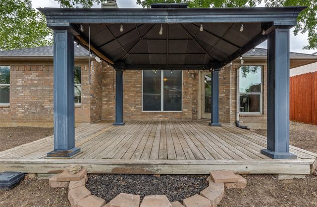 661 Mistymoor Lane, Fort Worth, TX 76052