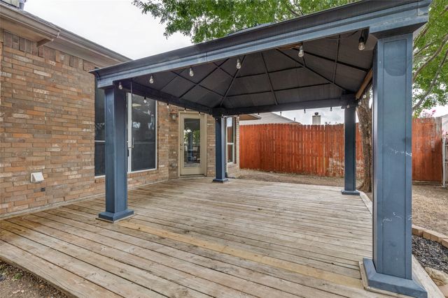 661 Mistymoor Lane, Fort Worth, TX 76052