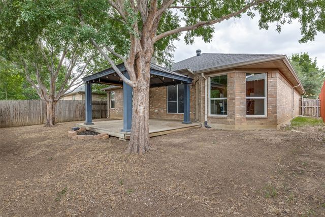 661 Mistymoor Lane, Fort Worth, TX 76052
