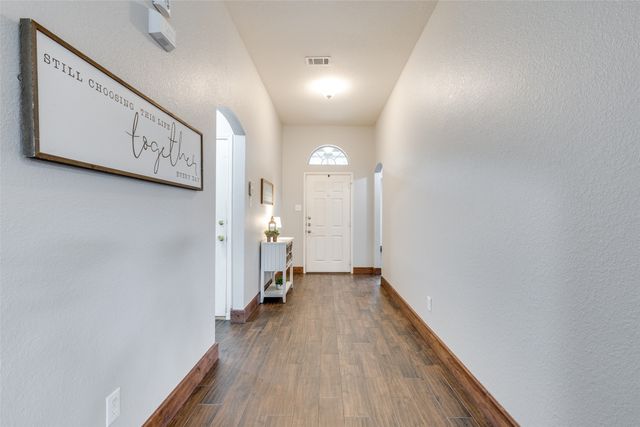 661 Mistymoor Lane, Fort Worth, TX 76052