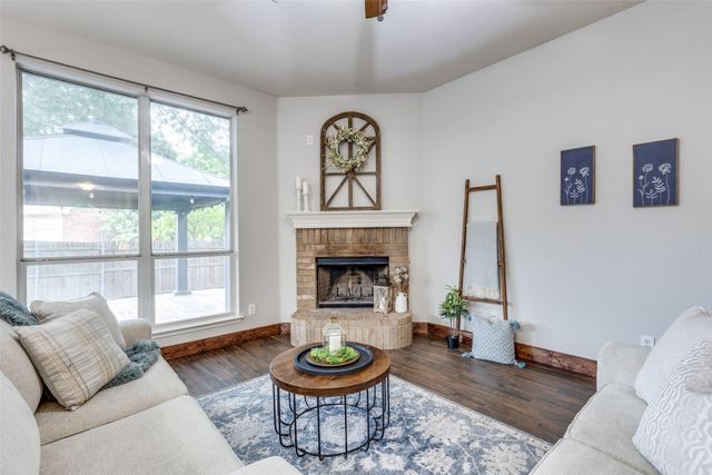 661 Mistymoor Lane, Fort Worth, TX 76052