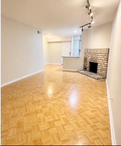 4633 Wild Indigo Street 555, Houston, TX 77027
