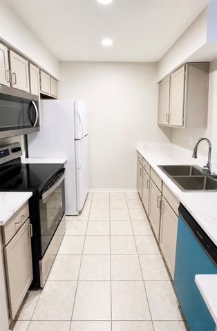 4633 Wild Indigo Street 555, Houston, TX 77027
