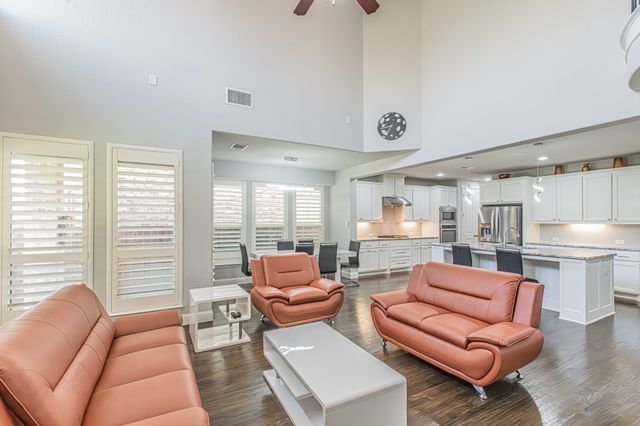 2517 Saffire Way, Lewisville, TX 75056