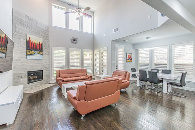 2517 Saffire Way, Lewisville, TX 75056