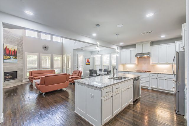 2517 Saffire Way, Lewisville, TX 75056