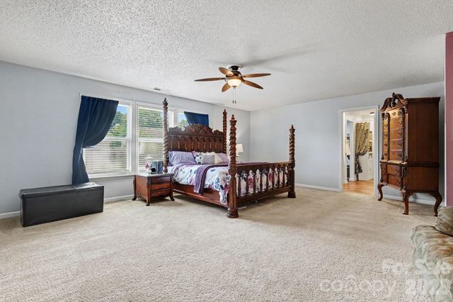 5654 Hammermill Drive, Harrisburg, NC 28075