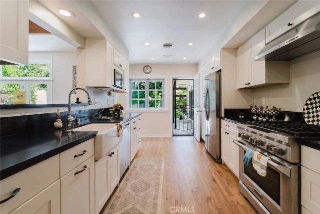 6638 Blucher Avenue, Van Nuys, CA 91406
