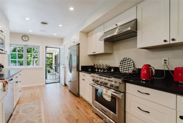 6638 Blucher Avenue, Van Nuys, CA 91406