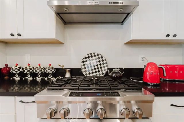6638 Blucher Avenue, Van Nuys, CA 91406