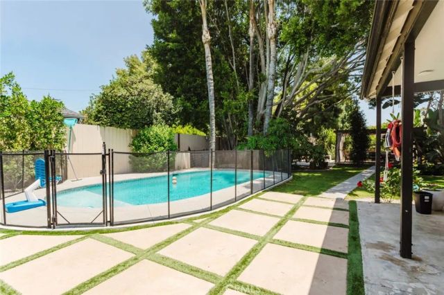 6638 Blucher Avenue, Van Nuys, CA 91406