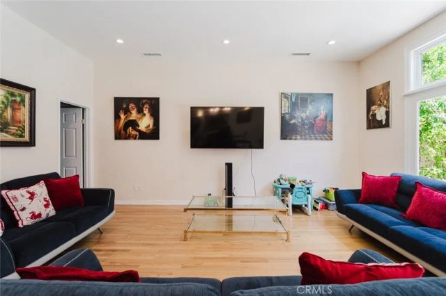 6638 Blucher Avenue, Van Nuys, CA 91406