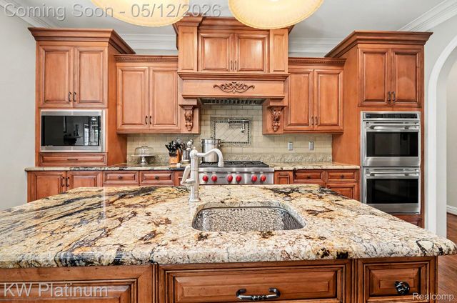 36270 Vita Bella Drive, Clinton Charter Township, MI 48035
