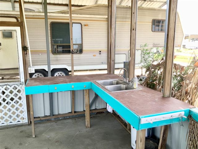 1476 Mabry Street, Gilchrist, TX 77617