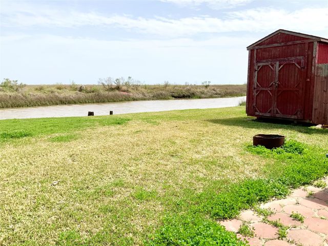 1476 Mabry Street, Gilchrist, TX 77617