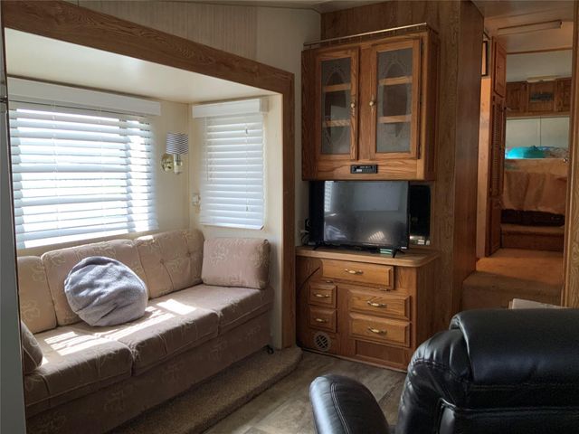 1476 Mabry Street, Gilchrist, TX 77617