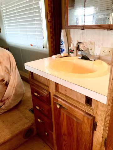 1476 Mabry Street, Gilchrist, TX 77617